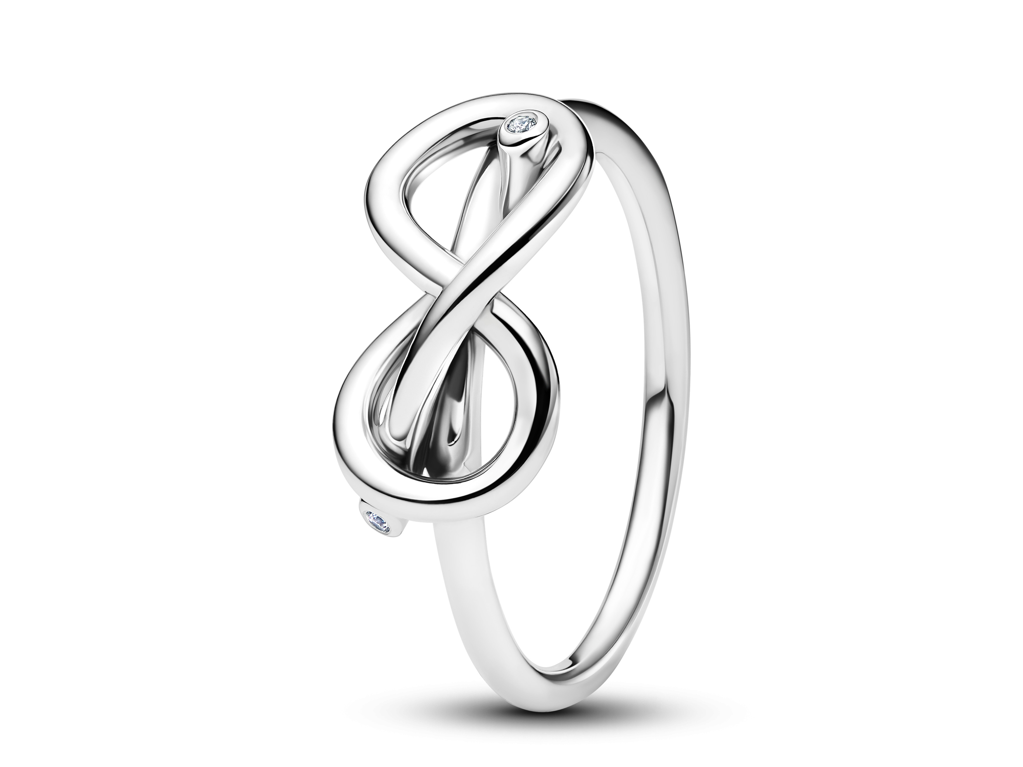 Pandora Unendlichkeitsring aus Sterling Silber mit Zirkonia in Größe 48, elegant geschwungenes Design symbolisiert ewige Verbundenheit und Liebe. Ideal für besondere Anlässe.
