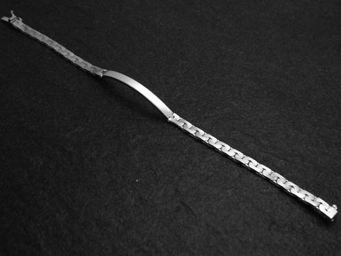 Silberarmband zeitlos 20,5 cm Panzer mit Gravurplatte, Hersteller Juwelier Harnisch, elegantes Design, perfekt für persönliche Gravuren oder Identifikation.