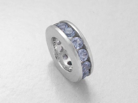 Memorie Taufring aus Sterling Silber rhodiniert mit blauen Zirkonia. Hergestellt von Juwelier Harnisch, elegant und schlicht für besondere Anlässe. Ideal für einen zeitlosen Look.