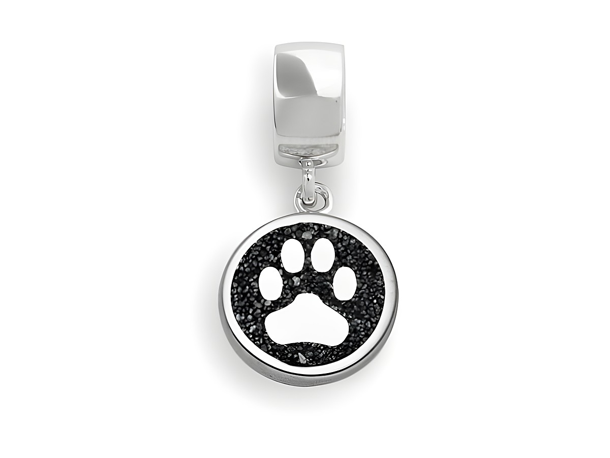 Sterling Silber Anhänger Charm mit einem Hundepfoten-Motiv auf schwarzem Lavasand, ideal als modisches Accessoire für Hundeliebhaber.