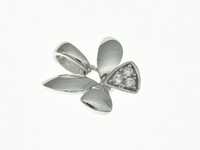 Schmetterling Anhänger aus rhodiniertem Sterling Silber mit Zirkonia, designed für Kinder, zeigt ein filigranes und glänzendes Design, ideal als Schmuckstück für junge Mädchen.