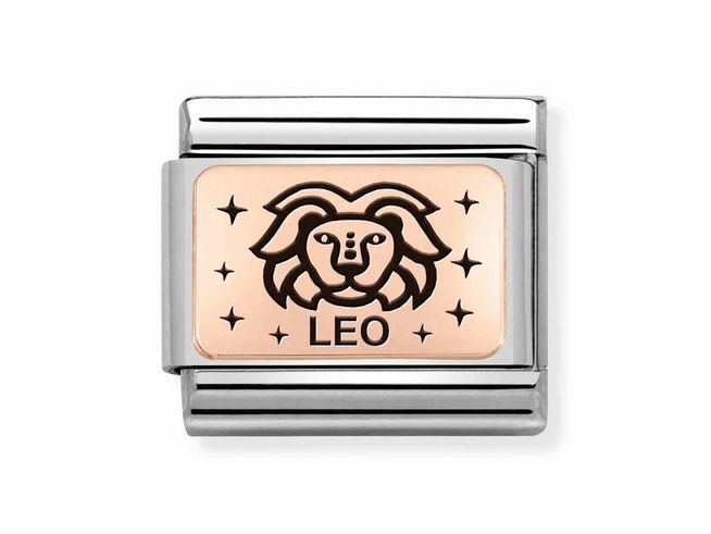 Charm von Nomination aus Edelstahl und Roségold mit dem Sternzeichen Löwe, gestaltet mit einem Löwenkopf und dem Schriftzug Leo, umgeben von kleinen Sternen.