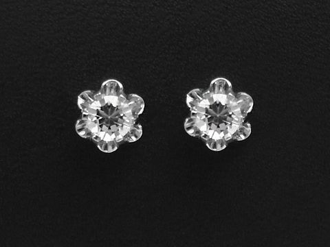 Silber Ohrringe 6 x 6 mm mit Krappenfassung, Hersteller Juwelier Harnisch, blumiges Design mit klaren Steinen, elegant und funkelnd, ideal für jeden Anlass.