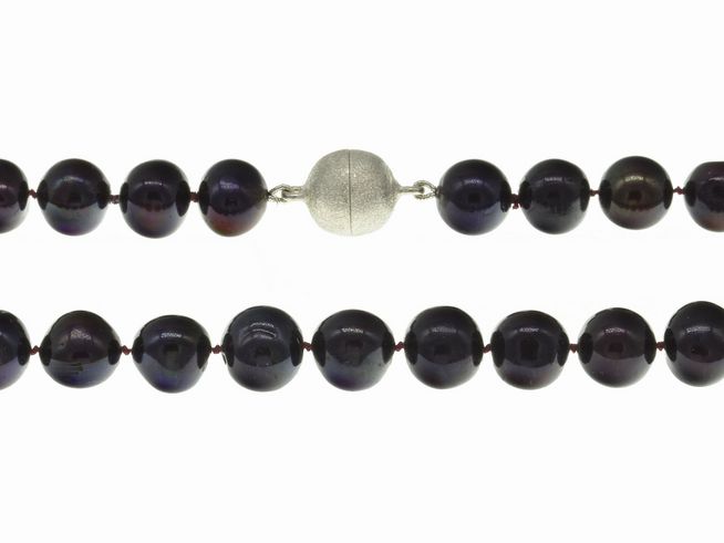 Perlenkette aus Süßwasser-Zuchtperlen in Violett, 10,5-11 mm, 46 cm lang mit silbernem Verschluss, Hersteller Juwelier Harnisch, elegantes und buntes Design.