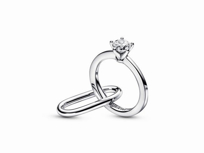 Eleganter Pandora ME Marry Me Ring aus Silber mit klarem Zirkonia, zeitloses Design und funkelnder Stein, perfekt für besondere Anlässe.