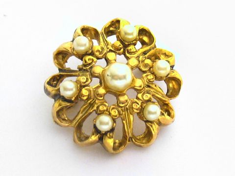 60074-0 Brosche im Sexy City Look aus Zuchtperl Imitation in goldener Optik mit filigranem Design und mehreren kleinen Perlen, Hersteller Juwelier Harnisch, ideal für stilvollen Modeschmuck.