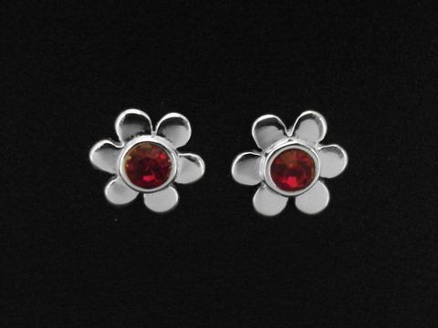 Blume Ohrstecker aus Sterling Silber mit rotem Kristallglas für Kinder, hergestellt von Juwelier Harnisch, attraktives und verspieltes Design.