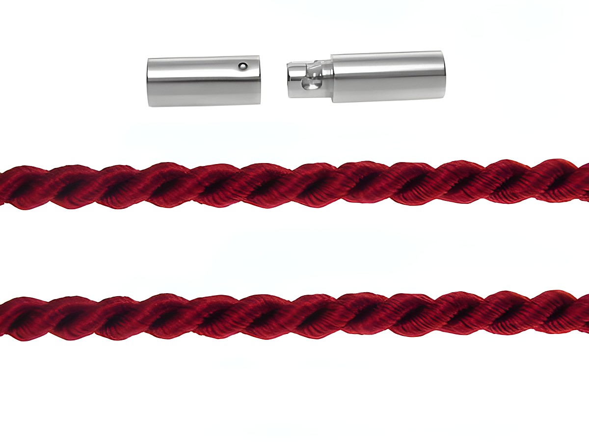 Kordel gedreht 15 cm in weinrot mit 3 mm Edelstahl Bajonett von Hersteller Juwelier Harnisch, die Kordel zeigt eine elegante Struktur und wird durch die Edelstahlteile ergänzt.