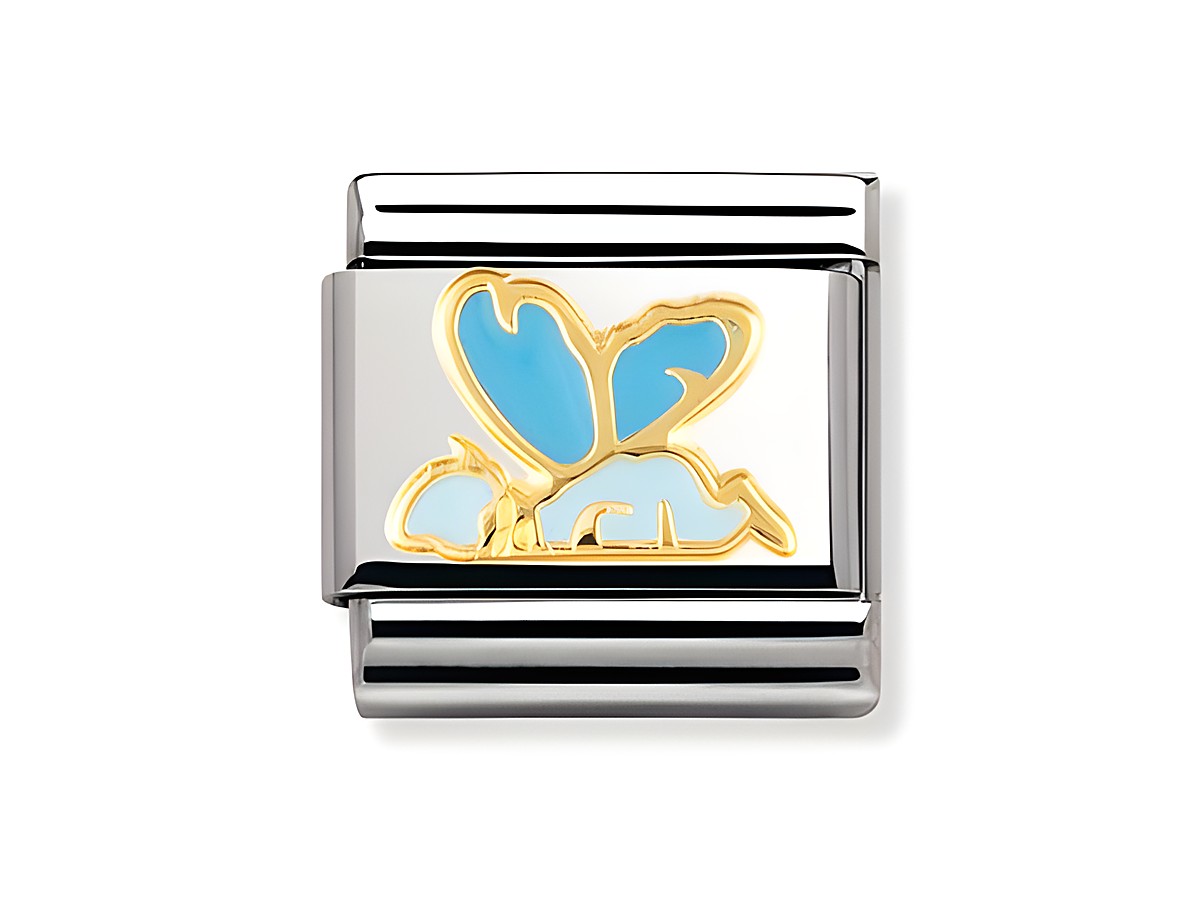 Märchenhafte Fantasia Baby-Elfe in Blau mit goldenen Akzenten auf einem silbernen Hintergrund, ideal für Nomination Schmuck. Elegant und verspielt gestaltet.