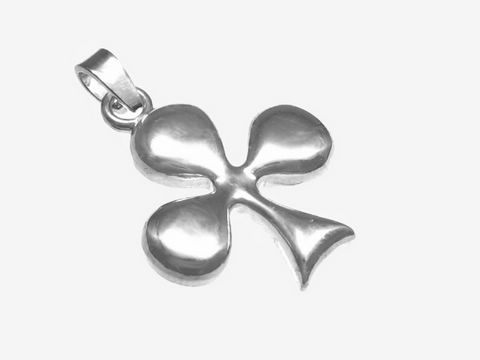 Kreuz Anhänger aus 925 Sterling Silber, gefertigt von Juwelier Harnisch, elegant und schlicht in Form eines Spielkarten-Symbols. Ideal für eine stilvolle Ergänzung.