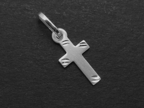 Silber Anhänger in Kreuzform mit Diamantschliff, Hersteller: Juwelier Harnisch, schlichtes Design, ideal für persönliche oder spirituelle Verwendung.