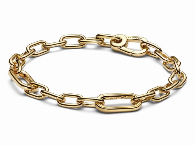 Pandora ME Armband aus 585 Gelbgoldvergoldung in 15 cm mit modernen Kettengliedern und praktischem Verschluss, ideal für stilvolle Akzente und individuelle Gestaltung.