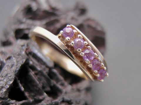 Goldring faszinierend Gr. 54 mit Amethysten aus Gold 333, Hersteller Juwelier Harnisch, elegant und zeitlos, ideal für spezielle Anlässe oder als Geschenk.