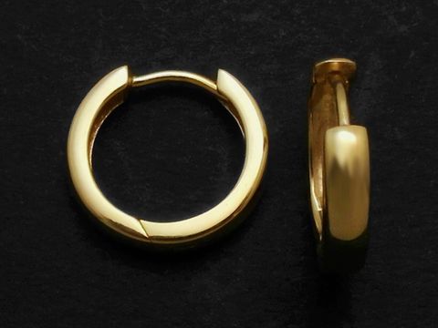 Goldene Scharniercreolen aus 333er Gold mit einer Größe von 1,4 cm x 3 x 2 mm, hergestellt von Juwelier Harnisch, bis 15 mm.