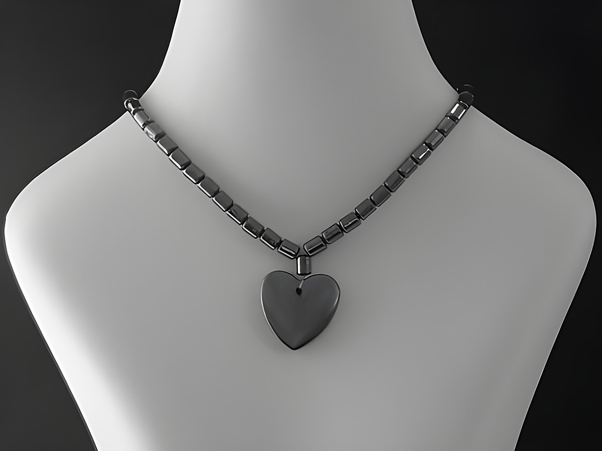 Herz Hämatit Kette 45 cm für Damen und Herren, besteht aus glänzenden Steinen und einem herzförmigen Anhänger, ideal für jedes Outfit, Hersteller Juwelier Harnisch, Steinketten.