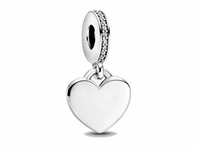 Sterling Silber Charm-Anhänger in Herzform von Pandora mit beidseitiger Gravurmöglichkeit und Zirkonia-Verzierung, ideal für persönliche Botschaften.
