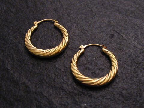 Creolen 2,2 cm aus Gold 750, zeitloses und poliertes Design, Hersteller Juwelier Harnisch, perfekte Ergänzung für jeden Schmuckstil, Durchmesser bis 25 mm.