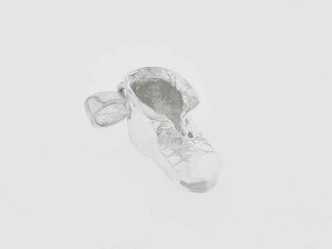 Silber Anhänger in Form eines nostalgischen Schuhs, hergestellt von Juwelier Harnisch, aus hochwertigem Silber, ideal für Schuhliebhaber und Sammler.
