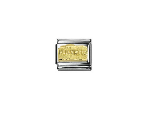 Ein Schmuckanhänger aus Edelstahl mit einer goldfarbenen Oberfläche, auf der das Wort Hollywood eingraviert ist. Der Anhänger hat ein elegantes, klassisches Design und repräsentiert ikonische Monumente.