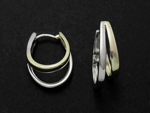 30141-0 Silber Ohrringe Creolen bicolor modisch bis 25 mm von Juwelier Harnisch, elegant und vielseitig, ideal für jeden Anlass.