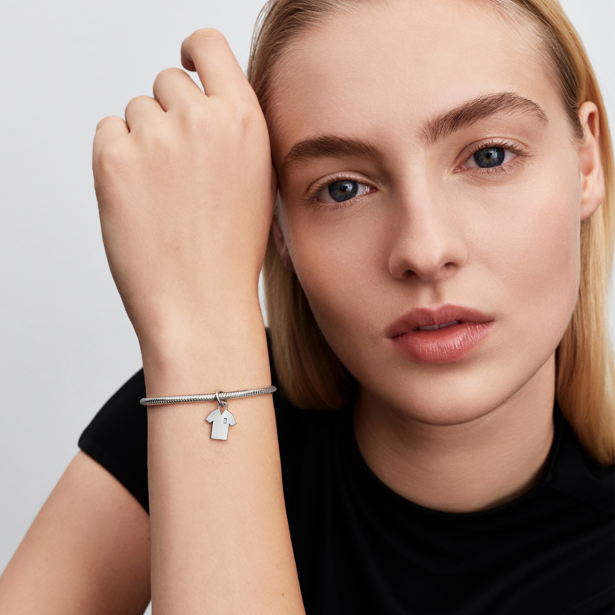 Pandora Gravierbarer Fußballtrikot-Dangle-charm - Silber - Zirkonia – Ansicht 4