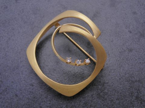 Gold Brosche exquisit Gold 585 Diamant Anstecknadel Hersteller Juwelier Harnisch Broschen elegante Form mit funkelnden Diamanten gefertigt aus hochwertigem Gold ideal für besondere Anlässe.