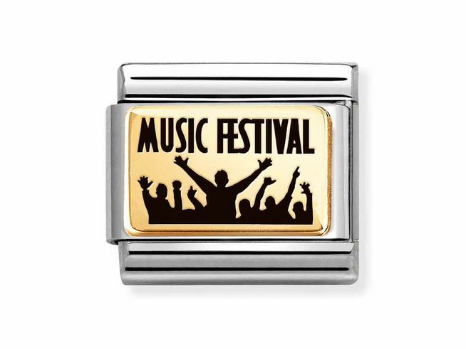 Elegante Emaille-Brosche mit goldener Oberfläche, auf der die Aufschrift Music Festival und Silhouetten von feiernden Menschen abgebildet sind, ideales Schmuckstück für Musikliebhaber.