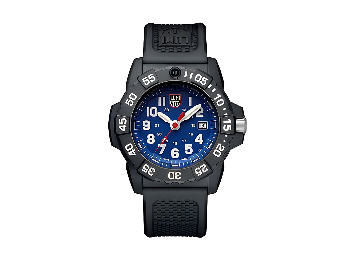 Luminox Uhr XS.3503.F Sea aus CARBONOX mit einem Durchmesser von 45 mm, schwarzem Gehäuse, buntem Zifferblatt in Blau, roten und weißen Zeigern sowie einem robusten Gummiband.