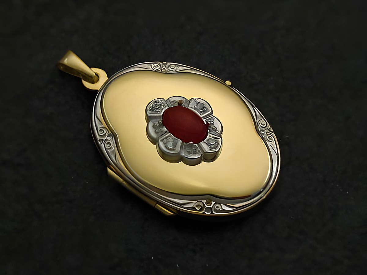Medaillon aus Gold 333 bicolor mit einem Karneol in rot-braun, umgeben von kleinen, funkelnden Steinen, hergestellt von Juwelier Harnisch. Elegantes und zeitloses Schmuckstück.