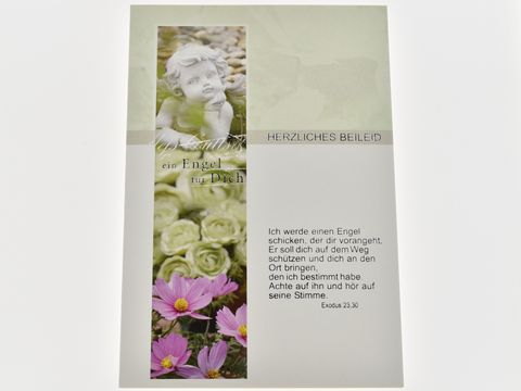 Eine Trauerkarte mit einem Frieden bringenden Engel, umgeben von Rosen und Blumen. Der Text drückt Trost aus und beinhaltet eine biblische Referenz. Hersteller Juwelier Harnisch.
