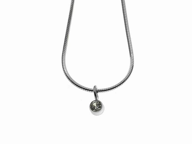 Zarte Kette aus Sterling Silber mit einem Anhänger in Form eines Mittelteil Colliers, besetzt mit Zirkonia, Länge 40 cm, Hersteller Juwelier Harnisch.