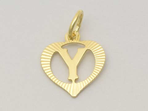 Gold Anhänger in Herzform mit dem Buchstaben Y, gefertigt aus 333 Gold, diamantiert, Hersteller Juwelier Harnisch. Ideal als persönliches Schmuckstück.