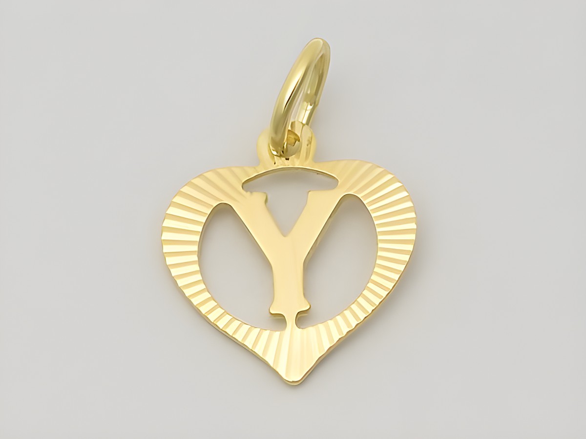 Gold Anhänger in Herzform mit dem Buchstaben Y, gefertigt aus 333 Gold, diamantiert, Hersteller Juwelier Harnisch. Ideal als persönliches Schmuckstück.