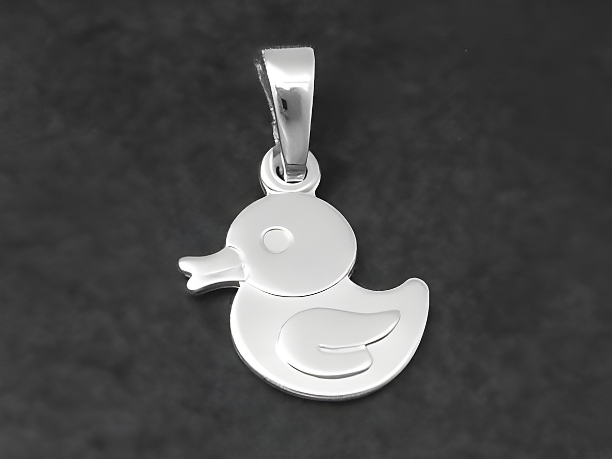 Süßer silberner Anhänger in Form einer Ente, teilmattiert, hergestellt von Juwelier Harnisch, ideal für Tierliebhaber.