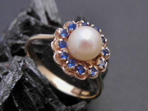 Gold Perlen Ring blumig Gr. 54,5 mit 6,1 mm Zuchtperle und synthetischen Saphiren in Gold 333 von Juwelier Harnisch bis Gr. 56/18.