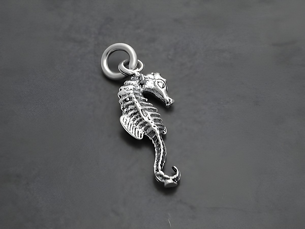 Seepferdchen-Hippocampus 925 Sterling Silber Anhänger für Kinder, detailreiche Darstellung mit feinen Strukturen und elegantem Design, ideal als Schmuckstück oder Geschenk.
