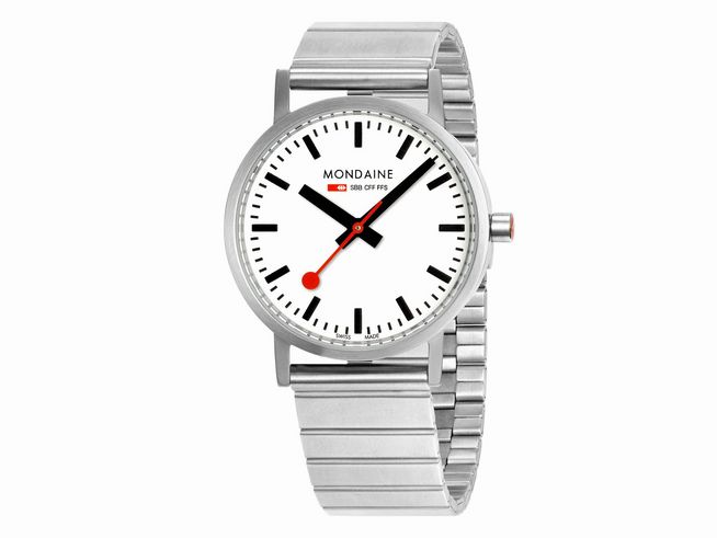 Mondaine Classic A660.30314.16SBJ Armbanduhr mit einem weißen Ziffernblatt, schwarzen Ziffern und einem roten Sekundenzeiger, ausgestattet mit einem eleganten Edelstahlarmband und einem 36 mm Gehäuse.