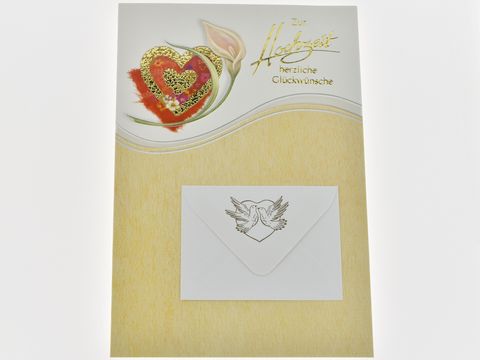 Hochzeitskarte mit Umschlag und Herzdesign von Juwelier Harnisch, verziert mit liebevollen Glückwünschen in eleganter Schrift und einem zarten Farbton.