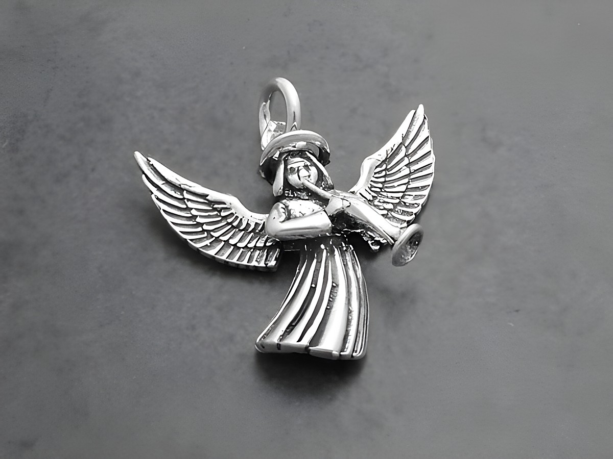 925 Sterling Silber Anhänger eines Engels mit Trompete, detailreiche Ausarbeitung der Flügel und der Kleidung, Hersteller Juwelier Harnisch, perfekt als Schmuckstück für besondere Anlässe.