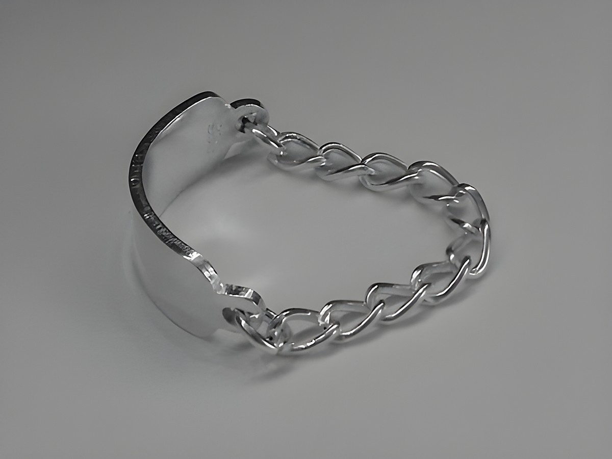 Silberring mit individueller Gravurplatte, Größe 57, aus echtem Silber, Hersteller Juwelier Harnisch, erweiterbar bis Größe 58 oder 18,4 mm, elegant und zeitlos. – Ansicht 2