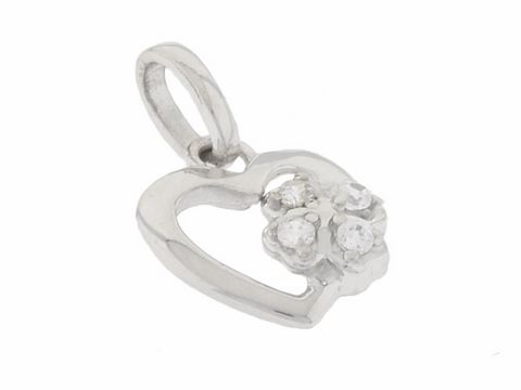 Silber Anhänger in Herzform mit einem Kleeblatt-Motiv, rhodiniert und besetzt mit klarem Zirkonia, Hersteller Juwelier Harnisch, plastisch gestaltet.