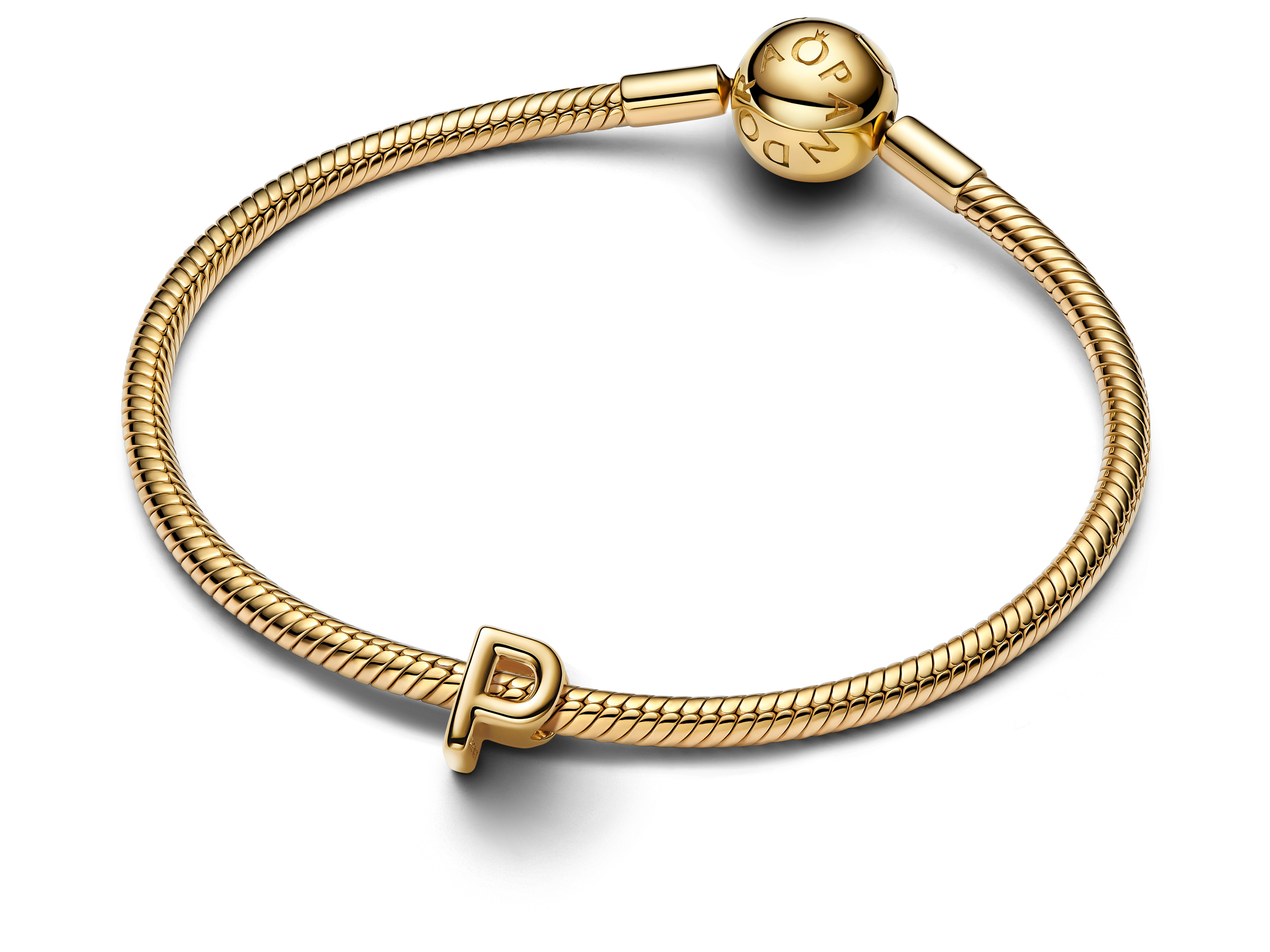 Ein feiner Armband aus vergoldetem Material mit einem geschwungenen Design und dem Buchstaben P als Anhänger, Hersteller ist Pandora, neu und elegant.