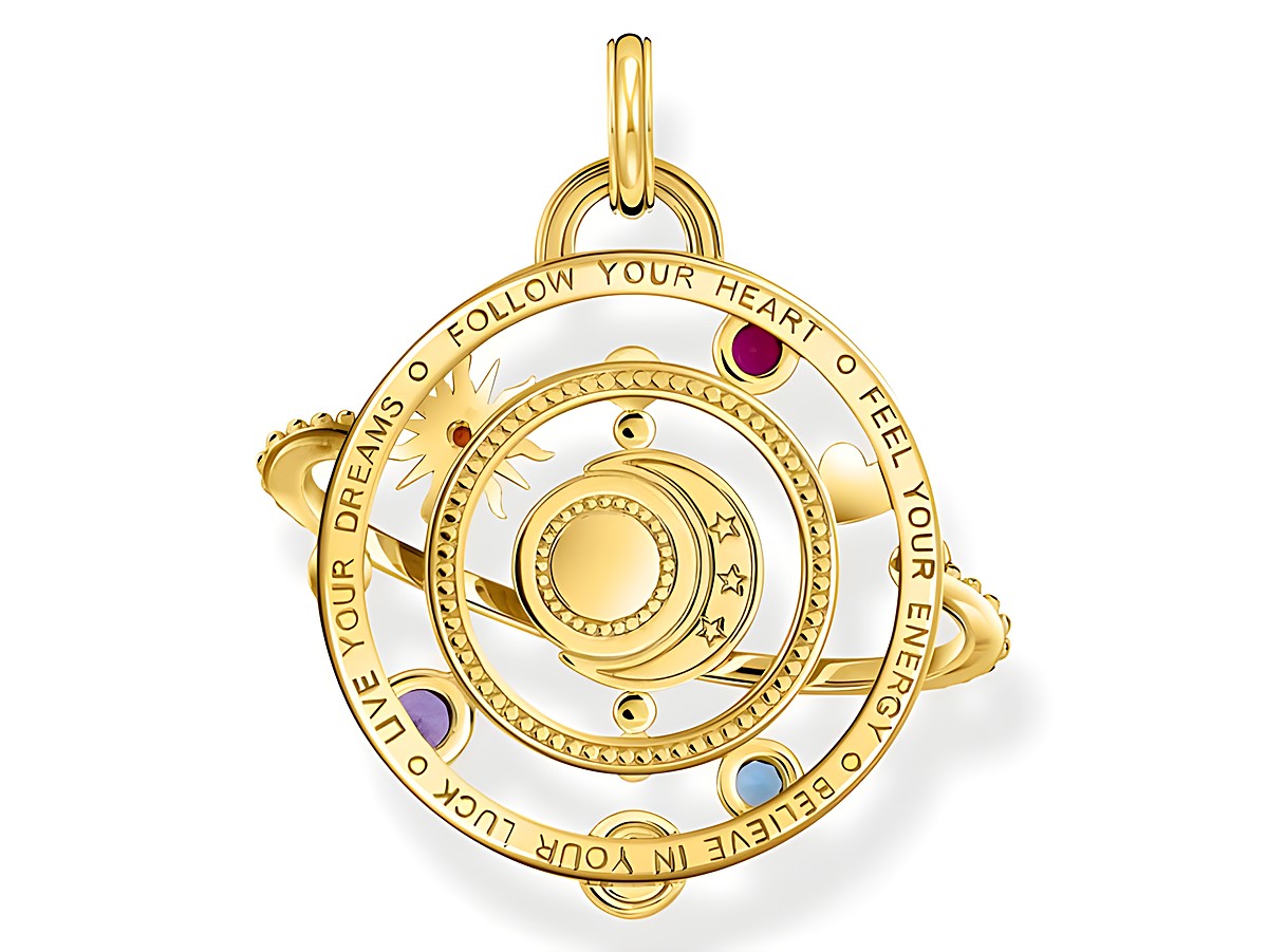 Der Thomas Sabo Anhänger PE953-776-7 zeigt einen kosmischen Talisman aus vergoldetem Silber mit bunten Emaille- und Zirkonia-Elementen, der mit Symbolen der Träume und Energie verziert ist. – Ansicht 2