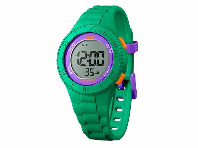 Die ICE digit Uhr in grün mit lila und orangefarbigen Akzenten zeigt ein digitales Ziffernblatt und ist ideal für sportliche Aktivitäten. Sie hat ein robustes Silikonband und ein modernes Design.