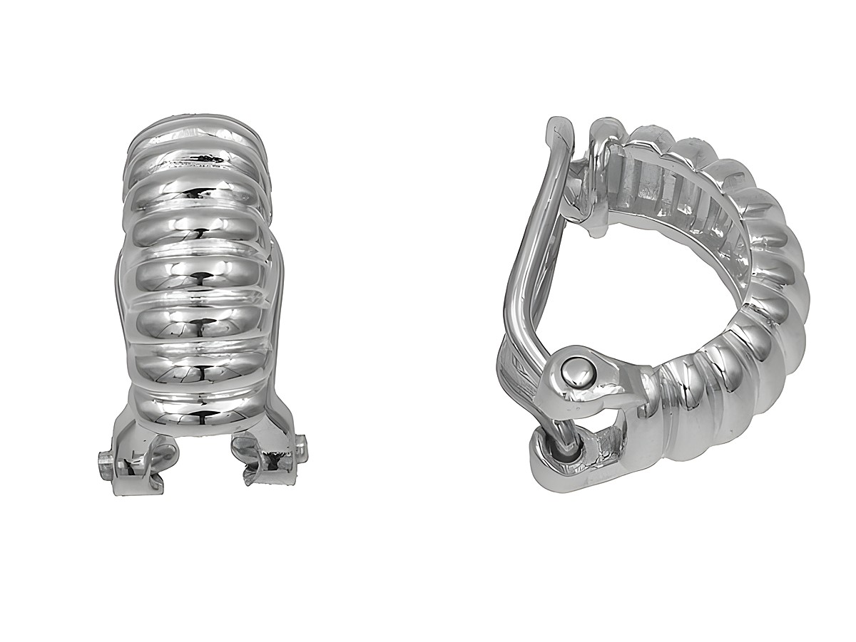 Ohrclips aus Sterling Silber, poliert und rhodiniert, mit einem gestreiften Design, hergestellt von Juwelier Harnisch, ideal für einen eleganten Look.