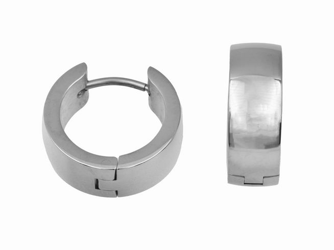 Edelstahl Creolen 1,6 cm poliert mit einem Durchmesser von 15,9 mm von Juwelier Harnisch, modern und elegant im Design, ideal für jedes Outfit.