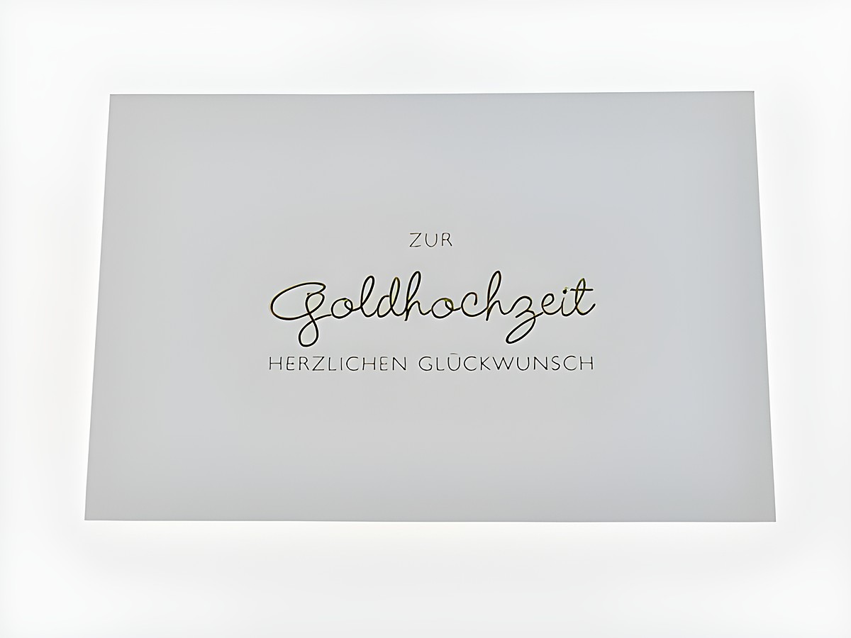 Hochzeitskarte in elegantem Design mit goldener Schrift auf weißer Karte, Hersteller Juwelier Harnisch, ideal für Glückwünsche zur Goldhochzeit.