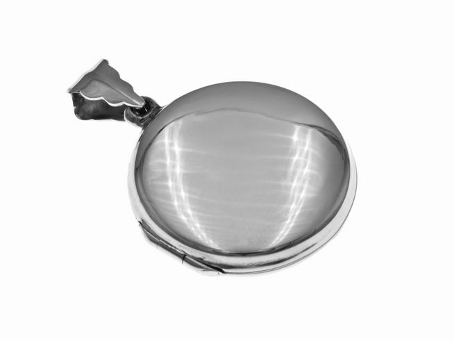 Rund Sterling Silber Medaillon mit einem Durchmesser von 27,5 mm, hergestellt von Juwelier Harnisch, glänzende Oberfläche und eleganter Aufhängung.