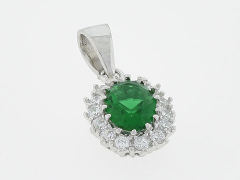Silber Anhänger oval, glitzernd mit grünem Zirkonia in der Mitte, umrahmt von weißen Zirkonia-Steinen, Hersteller: Juwelier Harnisch.