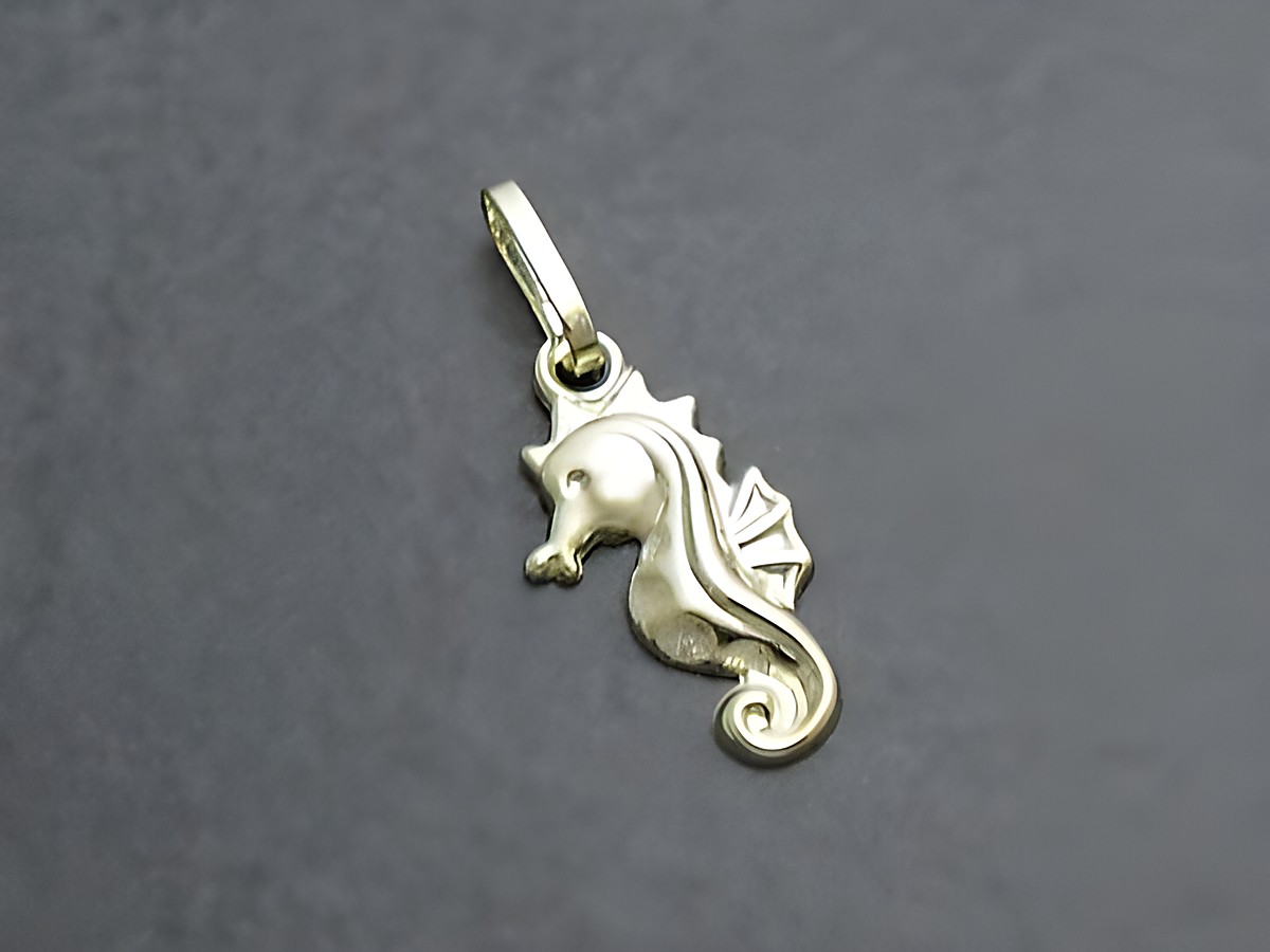 Seepferdchen Gold 333 Anhänger niedlich von Juwelier Harnisch, ideal als Schmuckstück für Tierliebhaber und als stilvolles Accessoire.